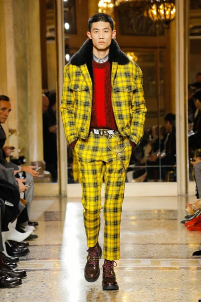 Look 12